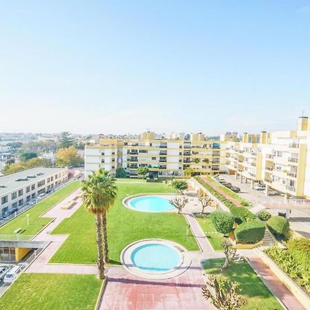 Amazing Private Room In Apartment With Sea Beach View - Pool - Park - Private Condominium - Access To The Beach Oeiras Exterior photo